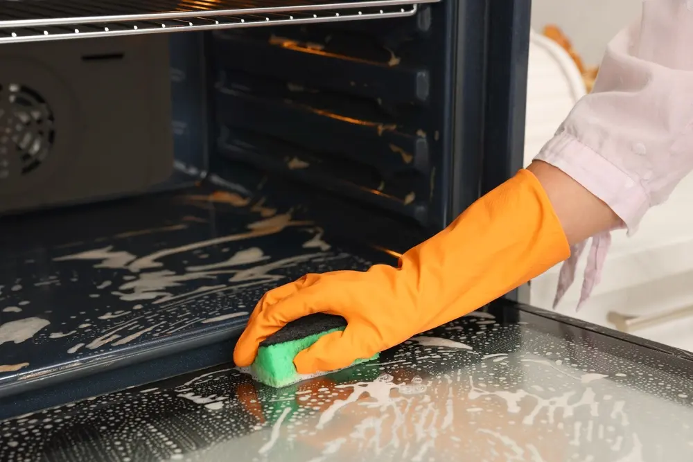 como limpiar el horno de la cocina