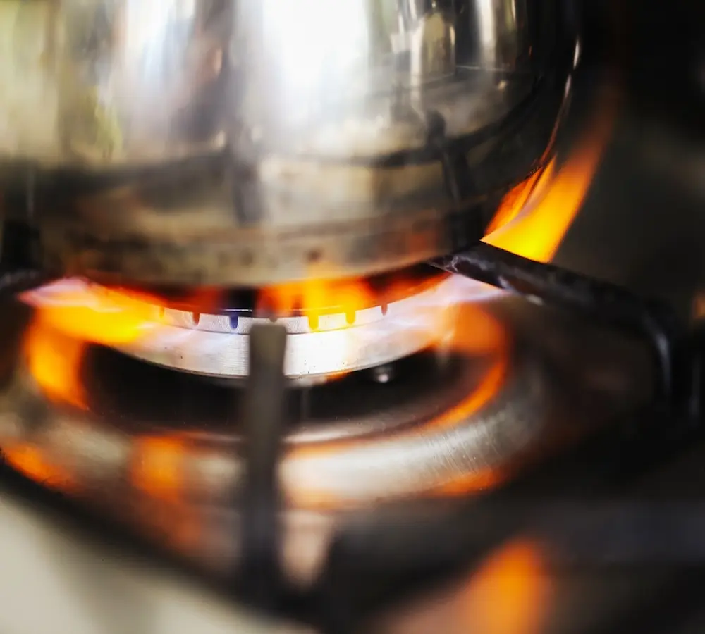 ¿El fuego de tu estufa es naranja? Descubre qué significan los colores de la flama