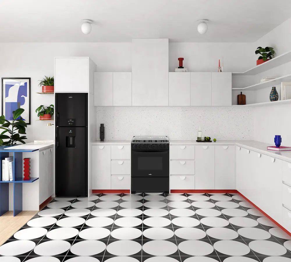 un refrigerador viejo de color negro