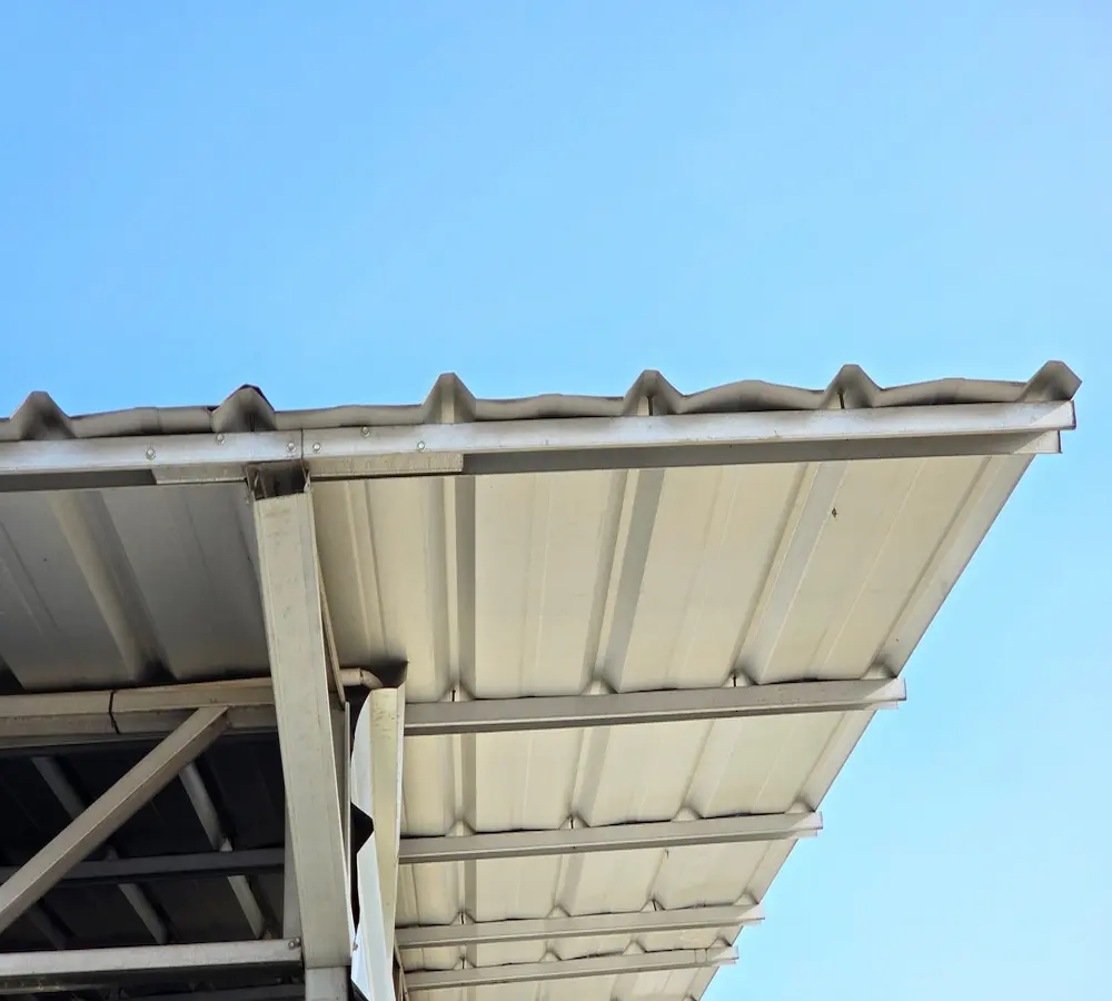 ¿Se puede instalar un minisplit en una pared de lámina de forma segura?