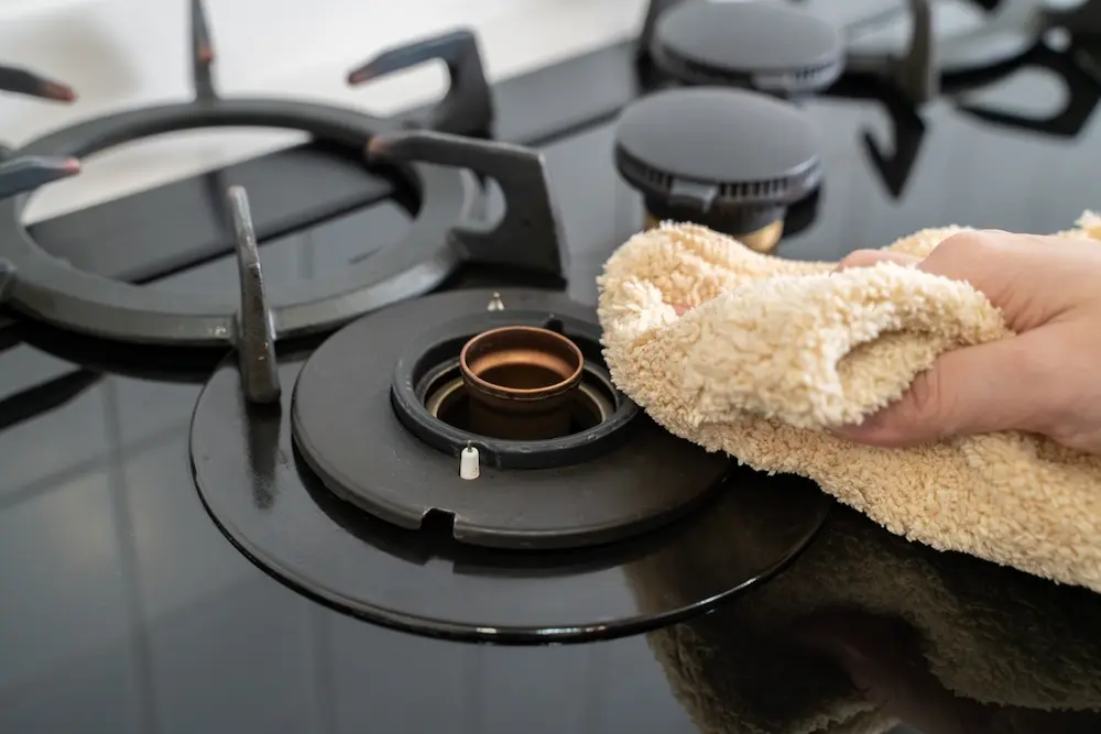 ¿Cómo limpiar los quemadores de la cocina de piso?